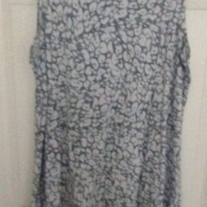 EUC - LOGO Layers by Lori Goldstein Printed Knit Tank with Curved Hem - XL